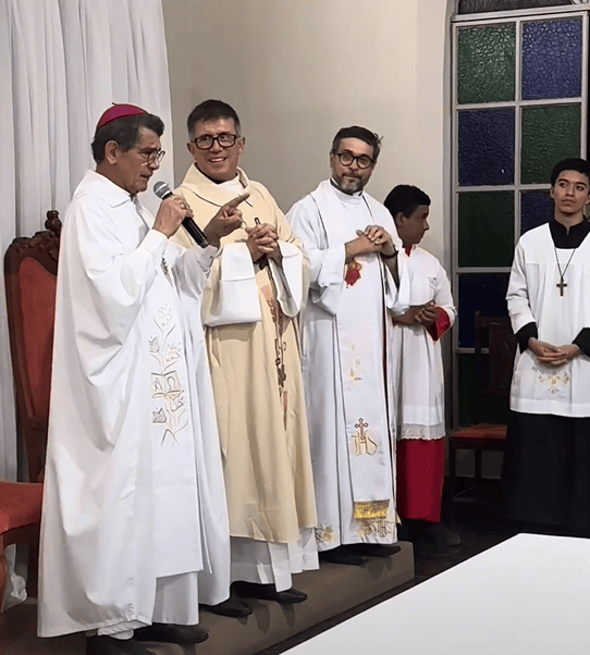 Padre Célio celebra Bodas de Pérola Sacerdotais