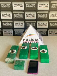 Polícia Militar prende casal por tráfico de drogas em Abaeté