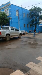 Colisão em frente à Policlínica de Abaeté envolve Ford Fiesta e caminhonete Hilux