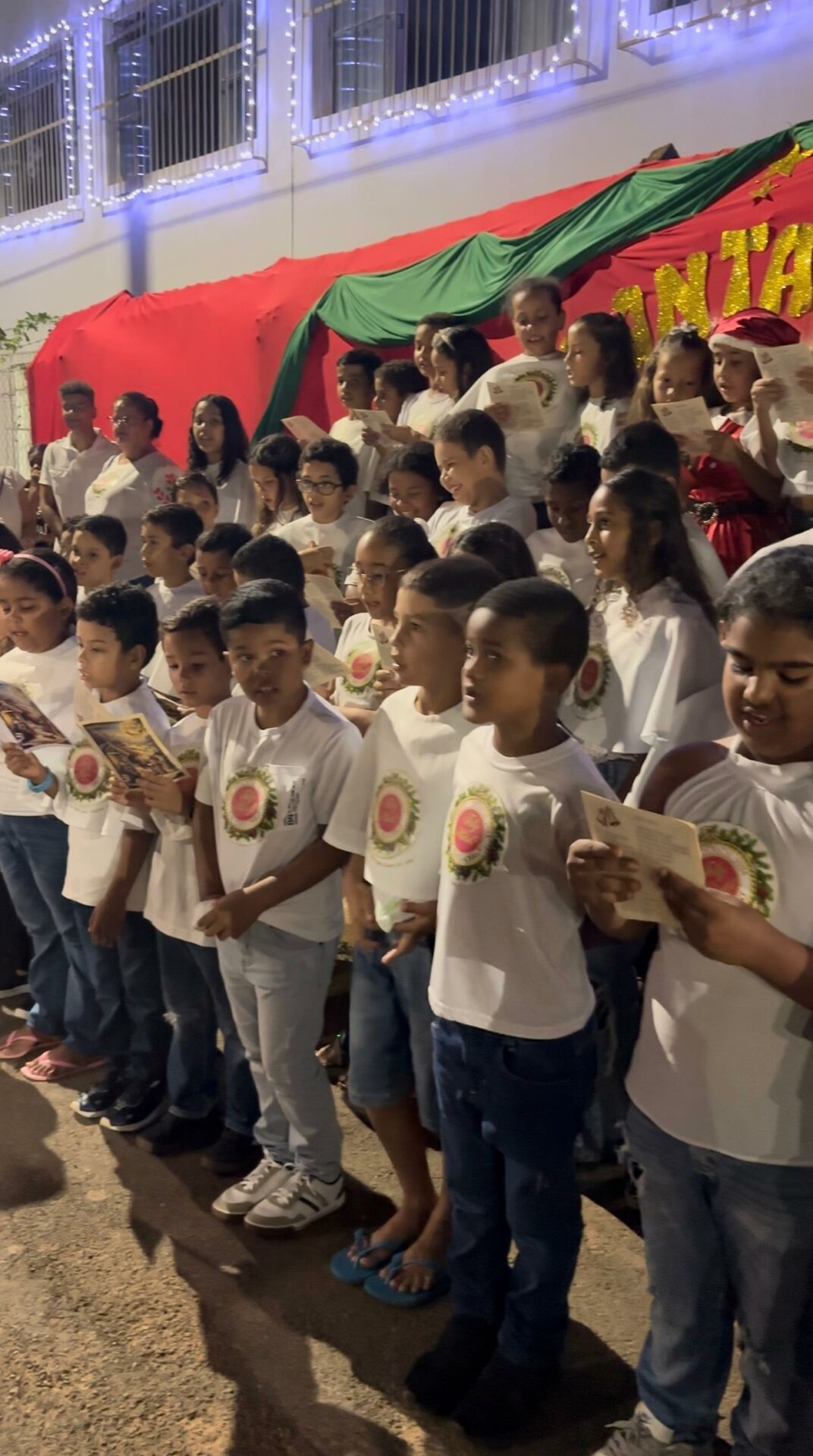 Cantata Natalina encanta comunidade na Escola Municipal Chico Cirilo