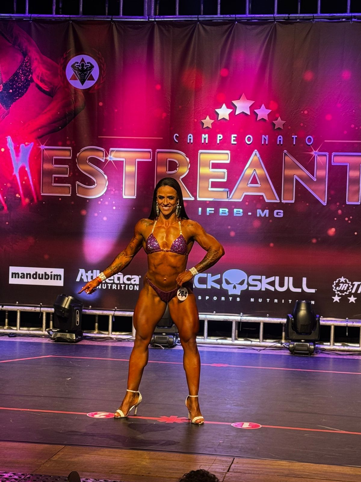 Superação e Garra: Janaína, de Pompéu, se destaca no Campeonato de Fisiculturismo em BH