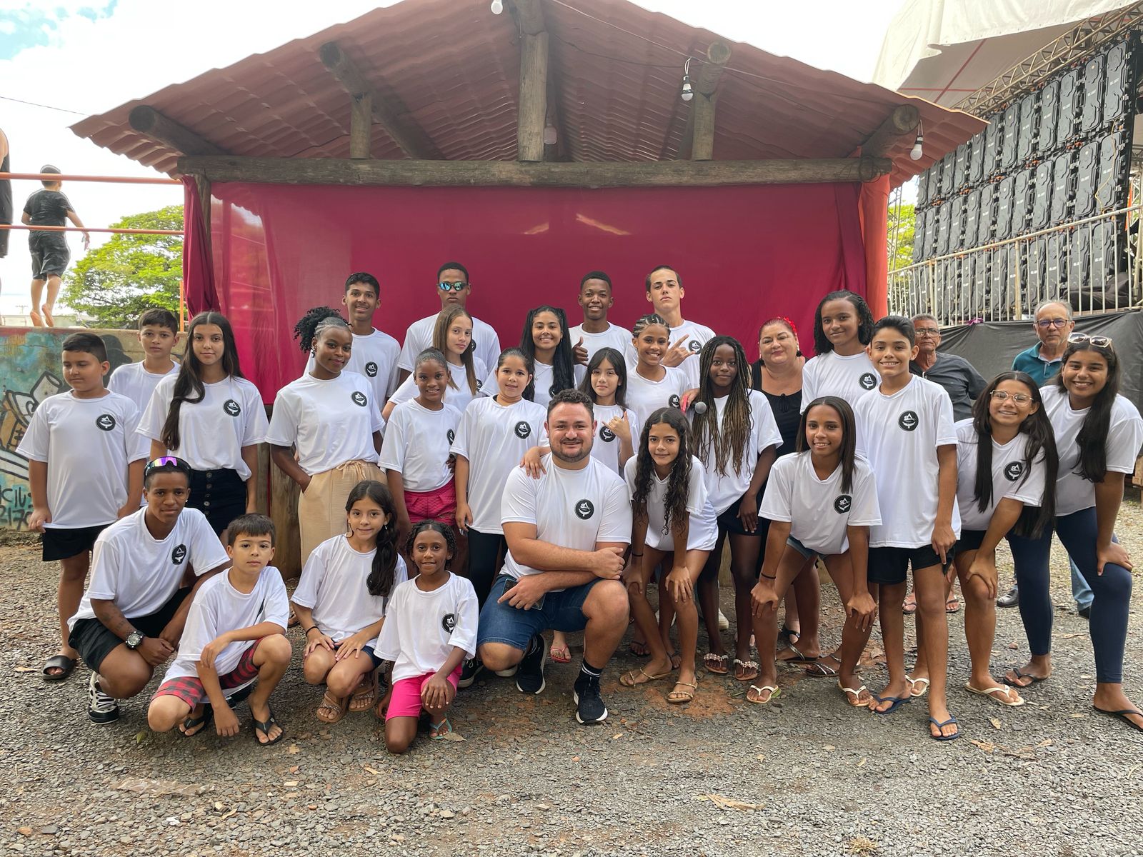 Grupo Superartes emociona o público na abertura do JEMG 2025 em Três Marias
