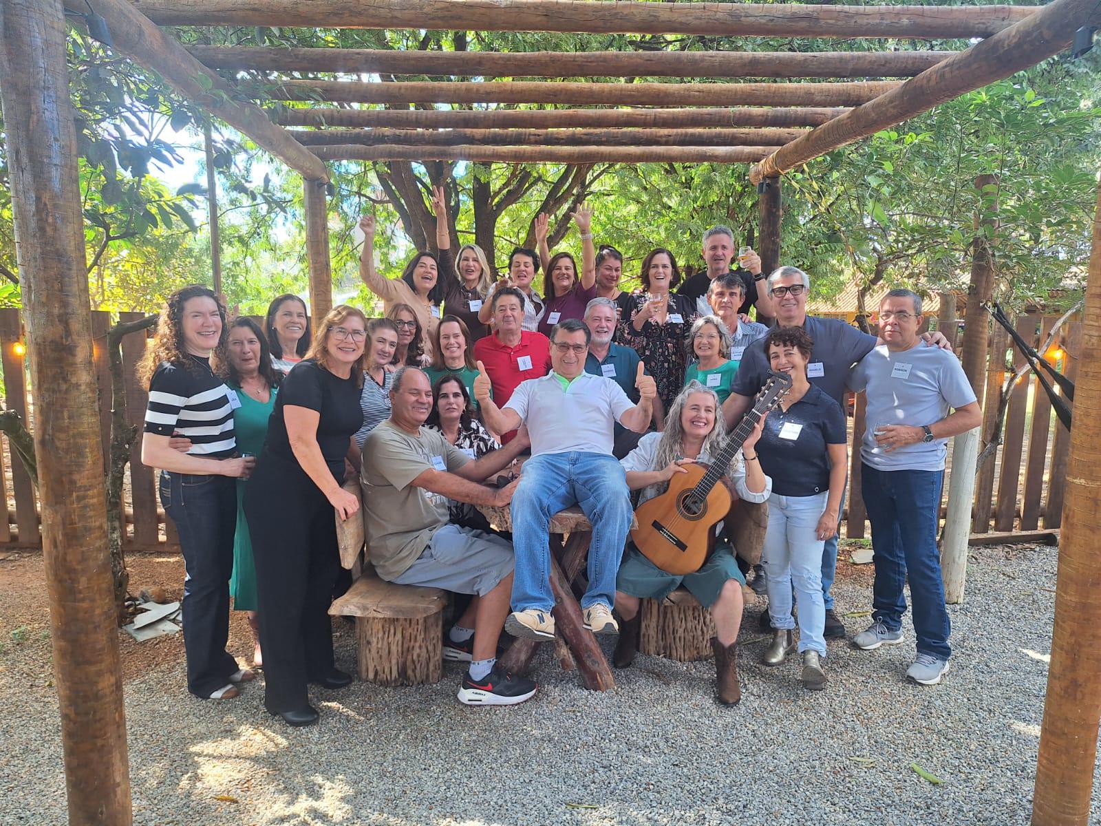 Reencontro da 8ª série de 1980 celebra amizades, memórias e valores que resistem ao tempo