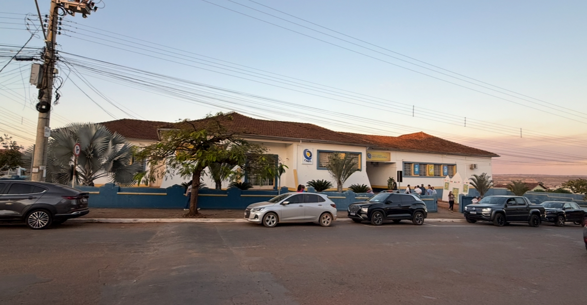Fechamento abrupto da Cnec surpreende pais e mobiliza comunidade escolar em Abaeté