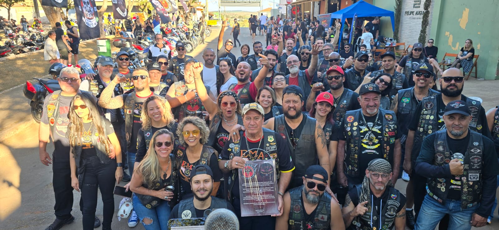 26 anos de estrada e amizade: EMA celebra aniversário com festa e rock na Praça da Rodoviária