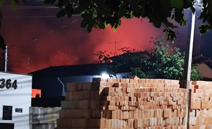 Moradores do Bairro Amazonas denunciam queimadas noturnas em Abaeté