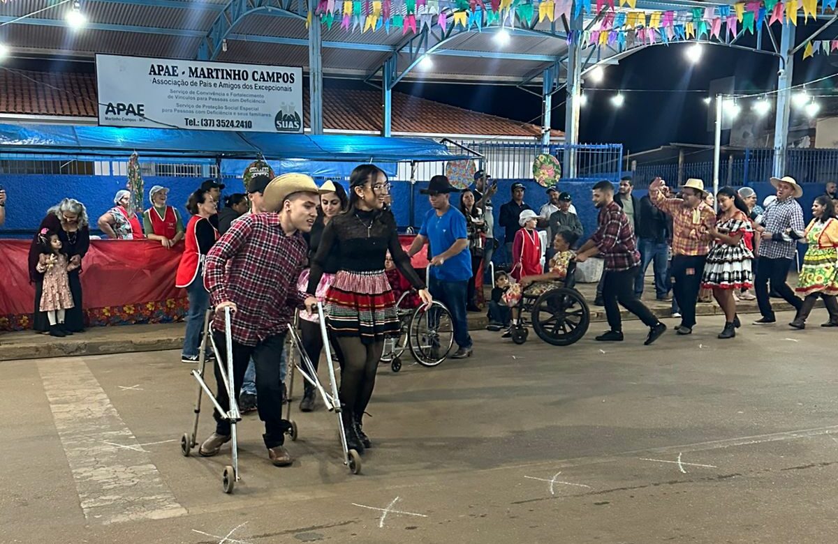 Quadrilha da inclusão emociona Martinho Campos em festa da APAE