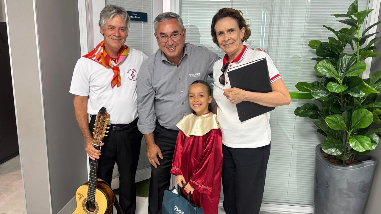 Sicoob Credinacional recebe Coralzinho de São Rafael e emociona colaboradores