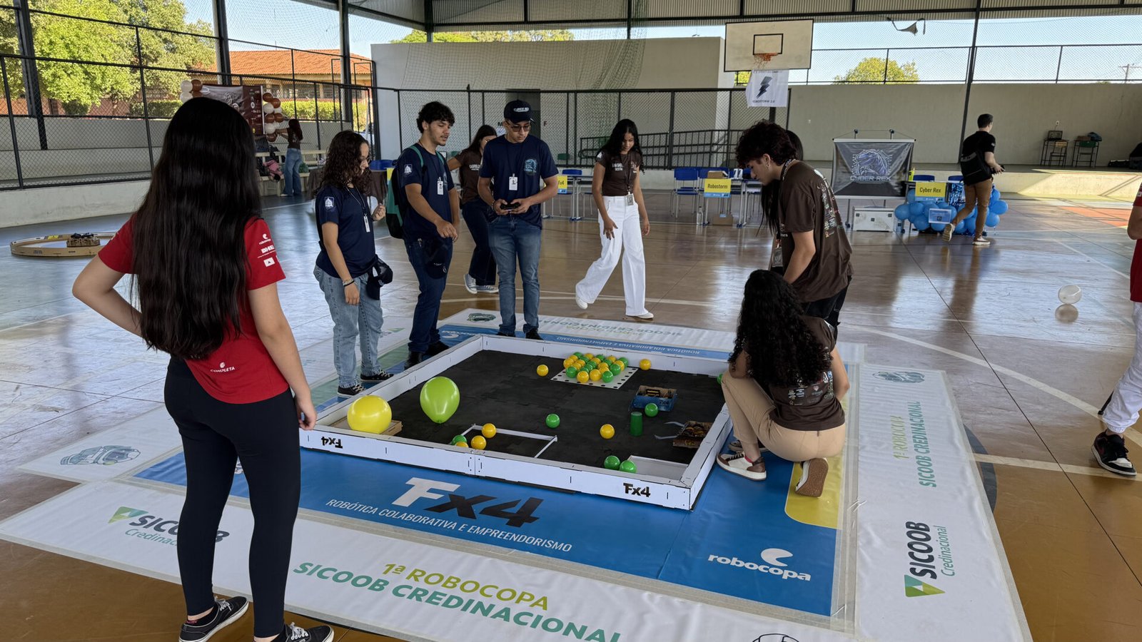 Sicoob Credinacional une campeões mundiais de robótica e jovens do interior de Minas em competição gratuita