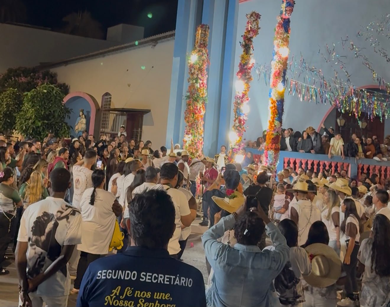 Levantamento dos mastros abre oficialmente a 59ª Festa de Nossa Senhora do Rosário em Abaeté